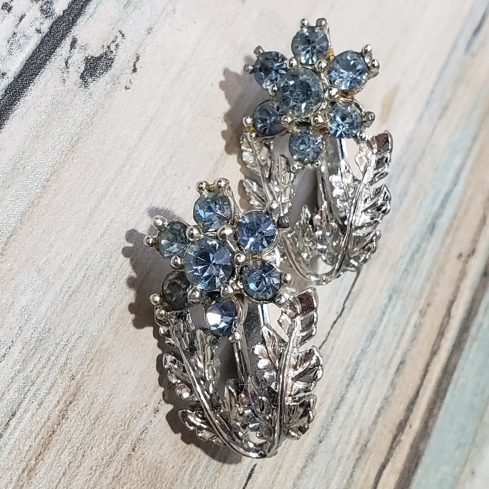 Coro Flower Earrings. - Picture 1 of 7